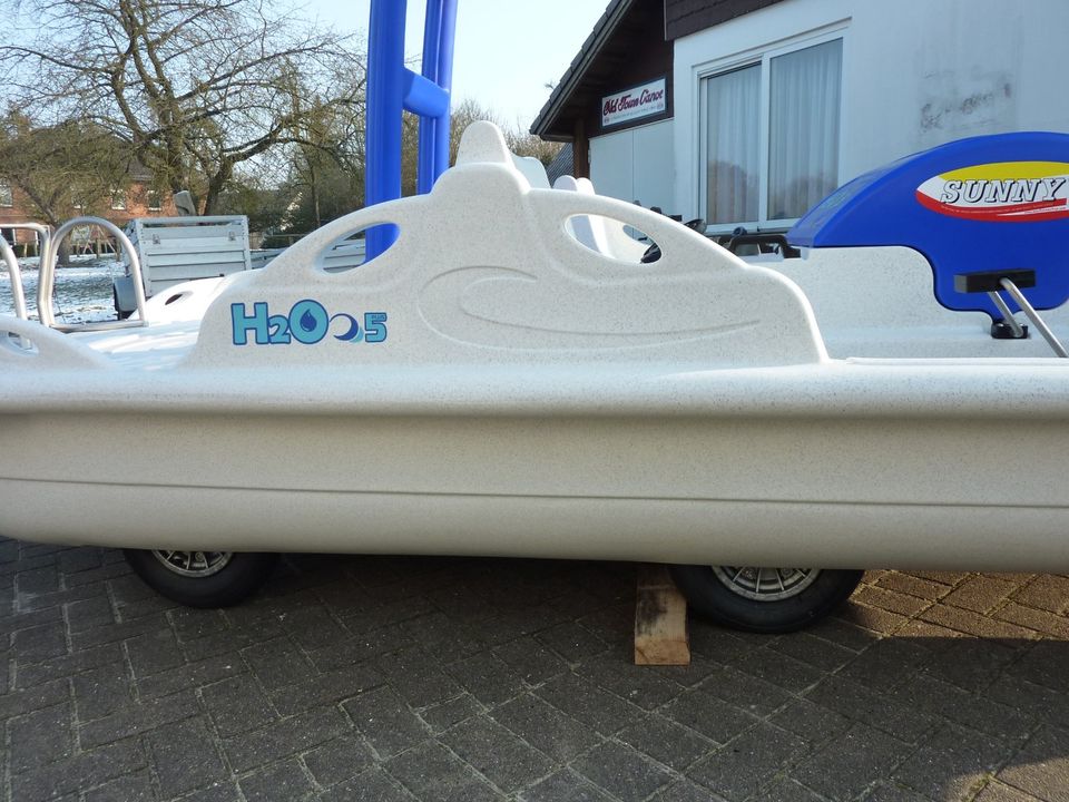 NEU - Tretboot Martini Sunny H2O-Plus PE Rutsche Badeleiter in Eutin