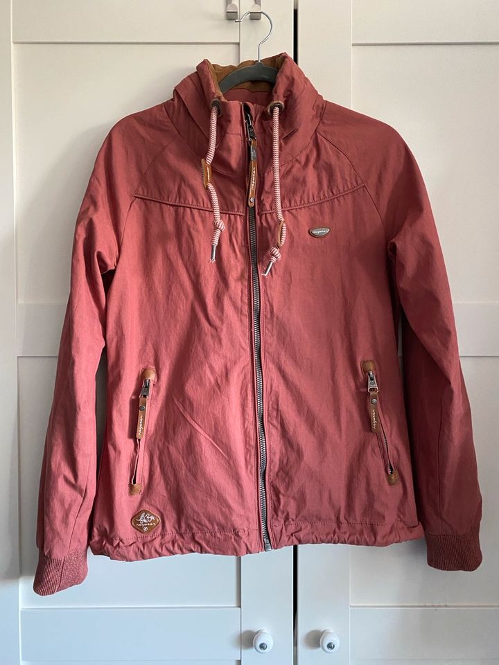 Jacke Ragwear Apoli l rot l Gr. M l neuwertig in Köditz