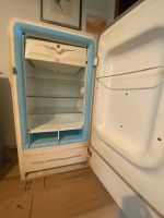 Vintage Kühlschrank als Kleiderschrank mit passenden Glasböden Bayern - Freilassing Vorschau