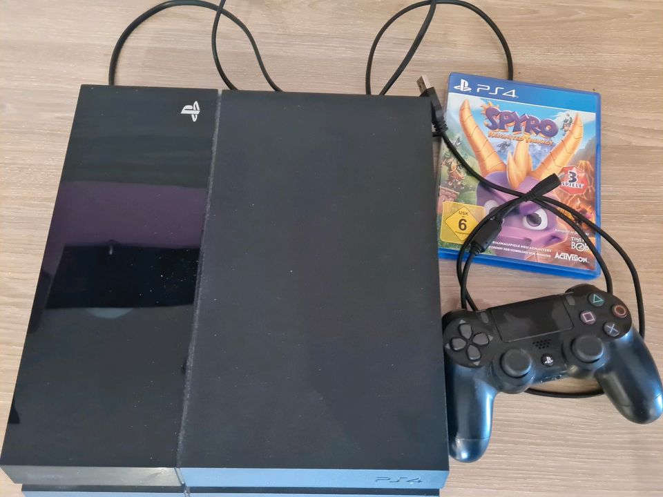 Play Station 4 1TB mit Spiel und Controller in Frankfurt am Main