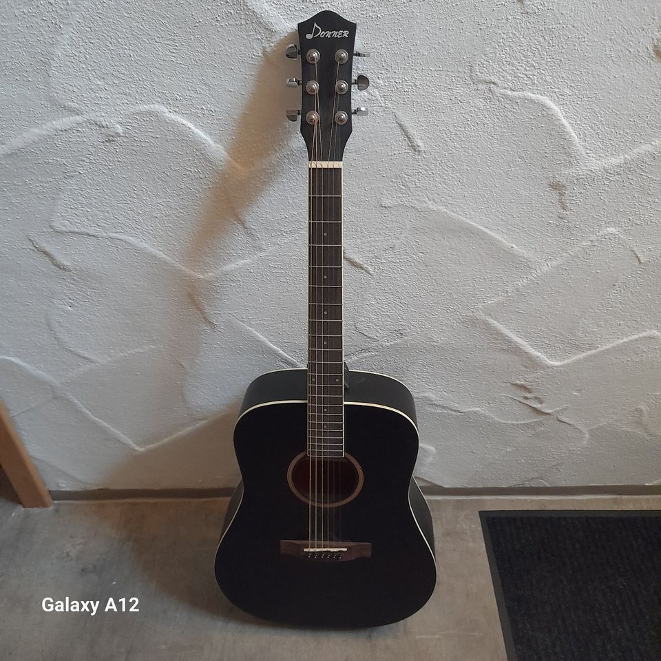 Akustikgitarre von Donne in schwarz in Stockheim Oberfr