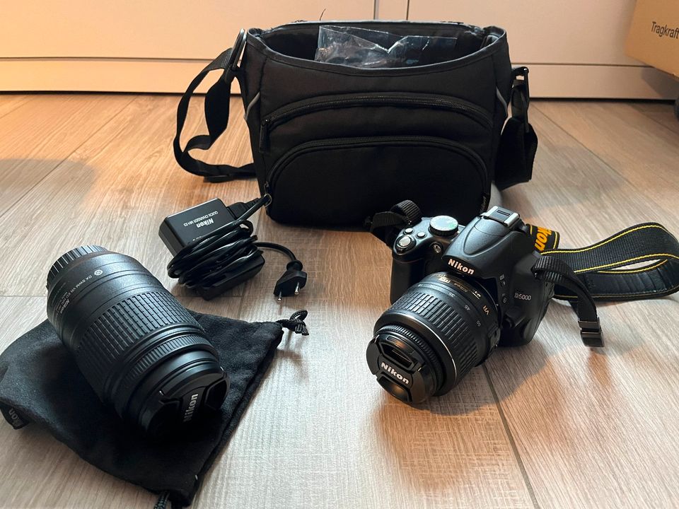 Verkaufe Nikon D5000 SLR-Digitalkamera mit zwei Objekten u. Zubeh in Fürstenfeldbruck