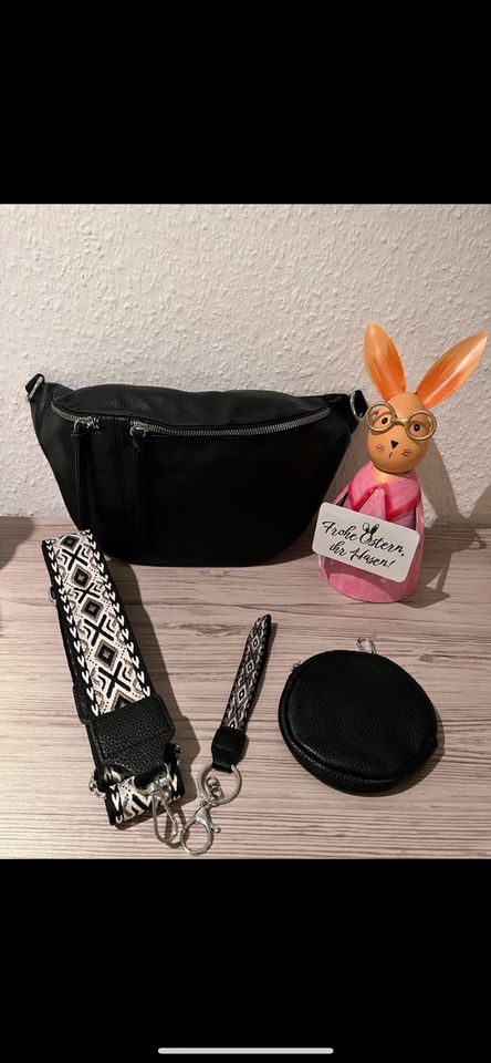 4 teilige XL Crossbody Tasche in schwarz neu in Essen