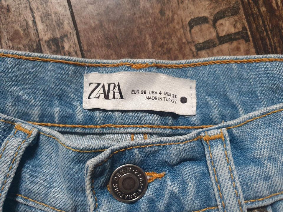 Mom-Jeans hellblau ripped Zara Gr.36/38 in Gablenz