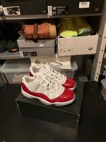 Nike Air Jordan XI 11 Cherry Low 2016 EU44 US10 NEU mit Karton Hessen - Hochheim am Main Vorschau