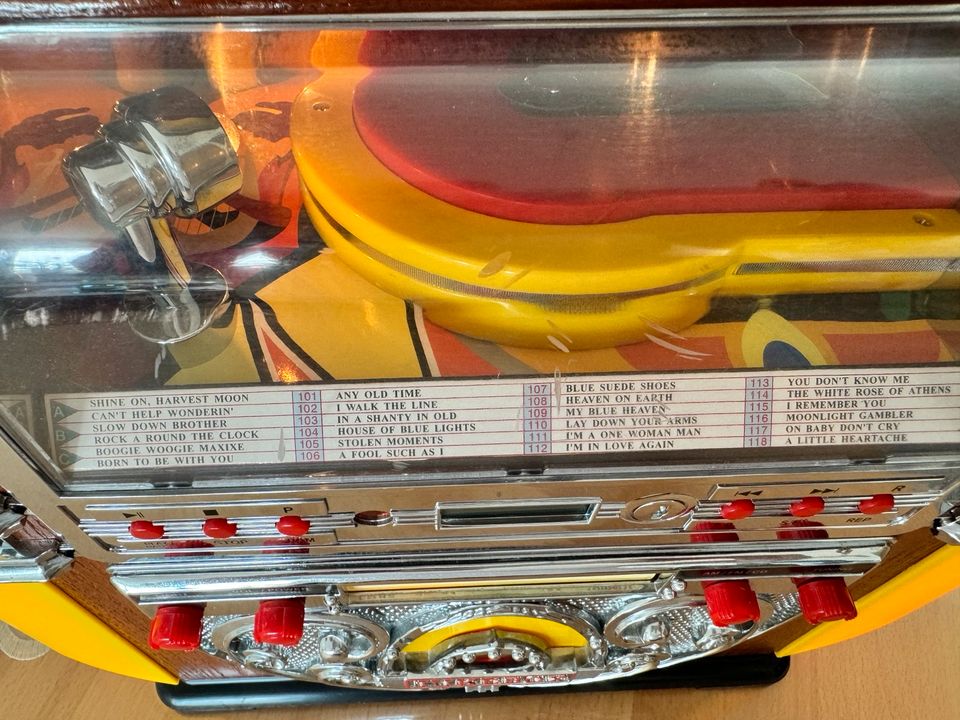 Elta Baby Berlin Juke Box - Radio beleuchtet Nostalgie in München