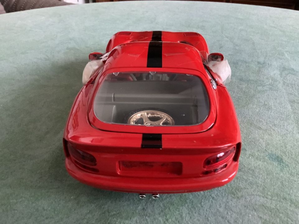 Ferrari   Dodge Viper GTS Coupe‘. 1:18 NEU in Berlin