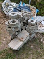 Rasenkantensteine Beton und Rasengitter Beton Reste zu verschenke Brandenburg - Panketal Vorschau