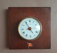 Dekorative Uhr auf dunklem Holz Hessen - Heuchelheim Vorschau