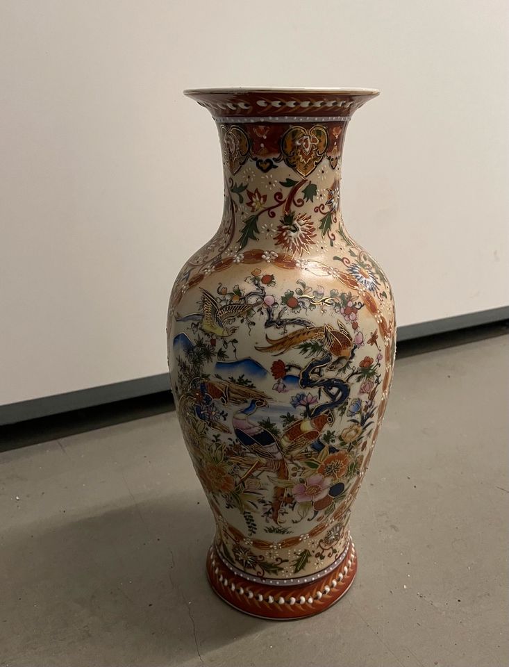 China Vase mit floralem Muster in Hamburg