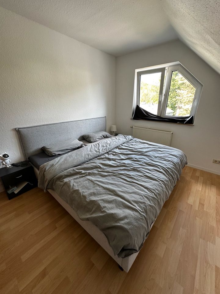 Bett 200cm x 200cm Doppelbett Nachttisch in Neuwied