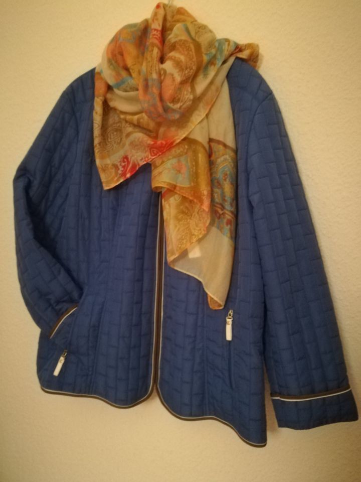 Damen Steppjacke mit Schal in Berlin