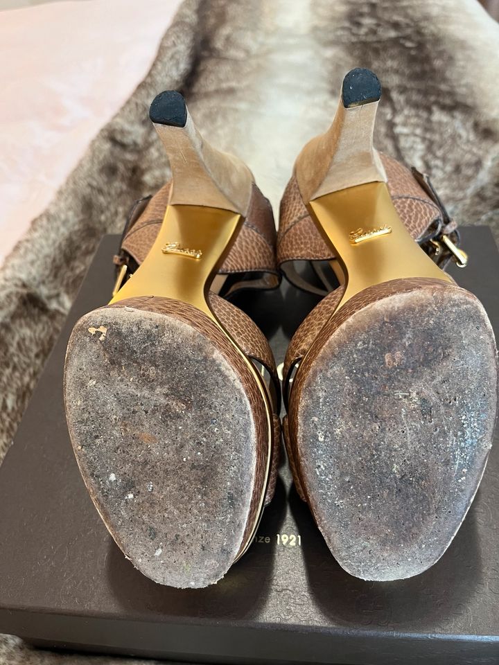 100% original Gucci Schuhe high Heels beige Größe 39 Top Zustand in Frankfurt am Main