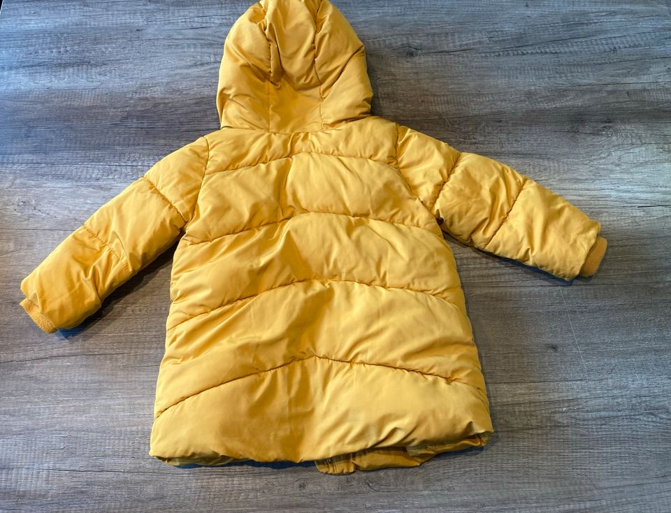 ZARA Wintermantel Daunenjacke Gr.104 (98) in Oberelsbach