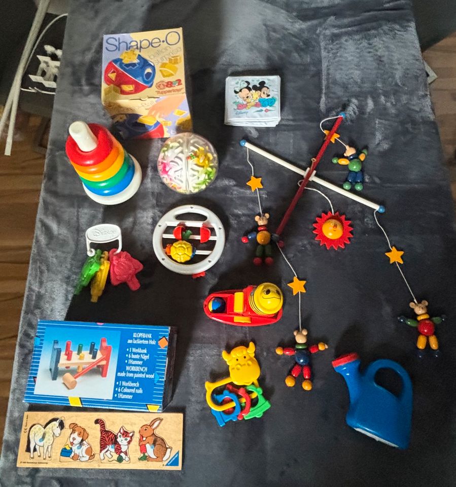 Verschiedenes Spielzeug für Kleinkinder in Kassel