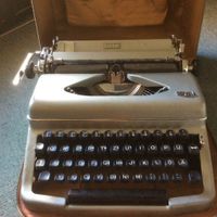 Schreibmaschine Royal Diana ein Buchstabe hängt Obergiesing-Fasangarten - Obergiesing Vorschau