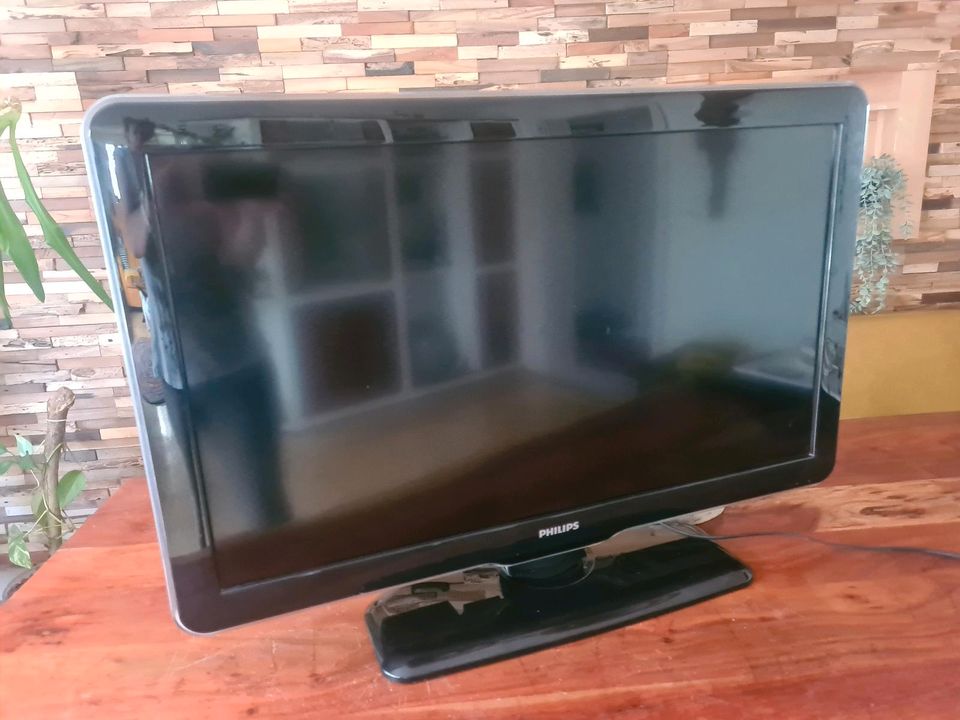 Fernseher TV Philips SQ543.3E LA 37 Zoll voll funktionsfähig in Göppingen