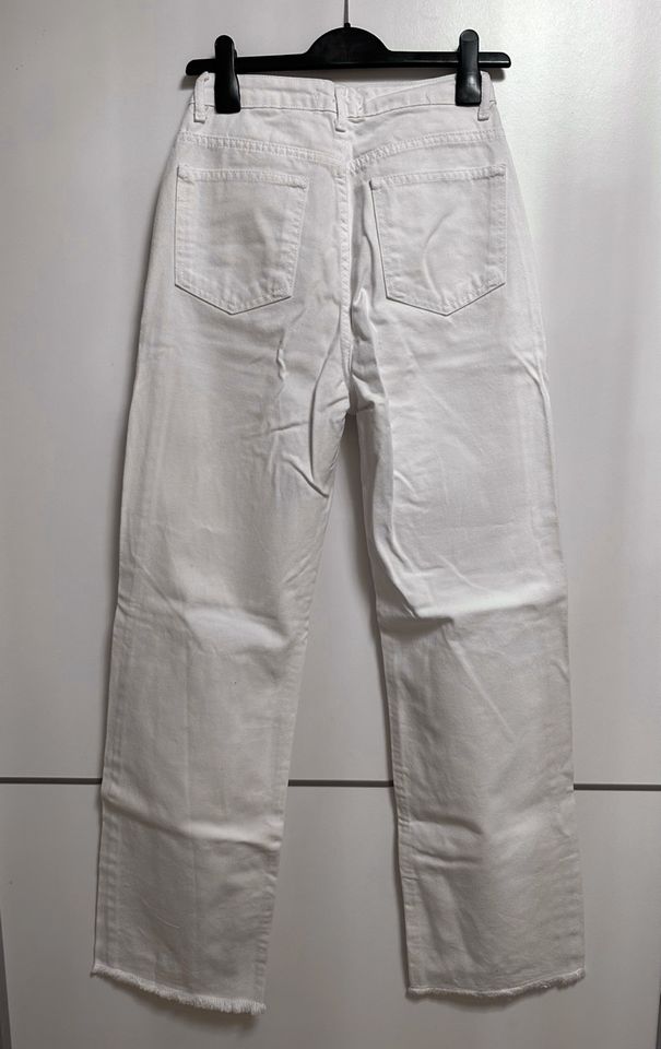 Trendyol weiße Jeans mit weitem Bein Gr. 36 Neu ungetragen in Regensburg
