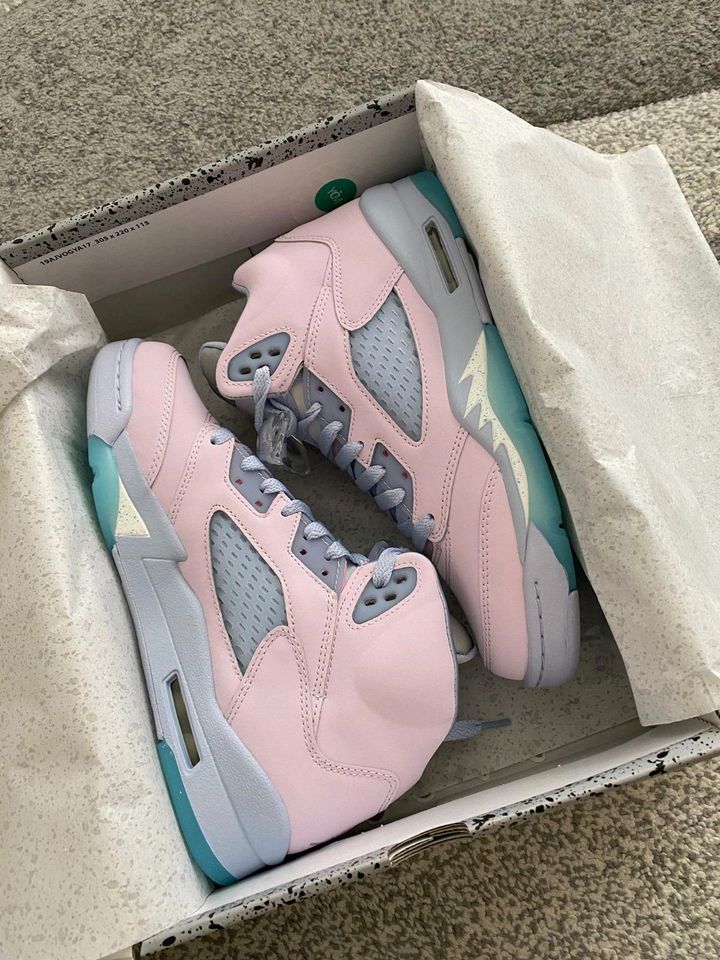 Air Jordan 5 Regal Pink/Easter 2022 in Augsburg