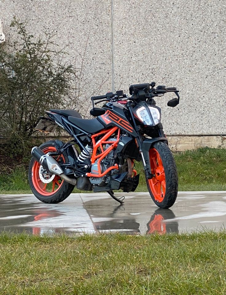 KTM Duke 125 A1 tiefergelegt! in Ronnenberg