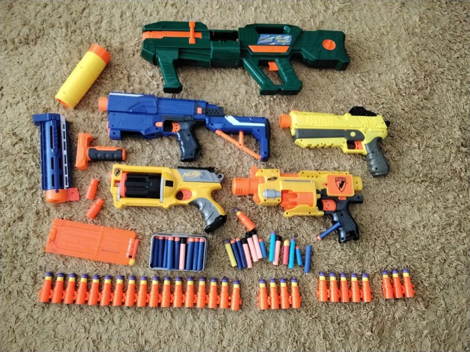 Nerf Konvolut,,,,Air Blasters/Belt Blaster,,,,,Munition + einer w in Elmshorn