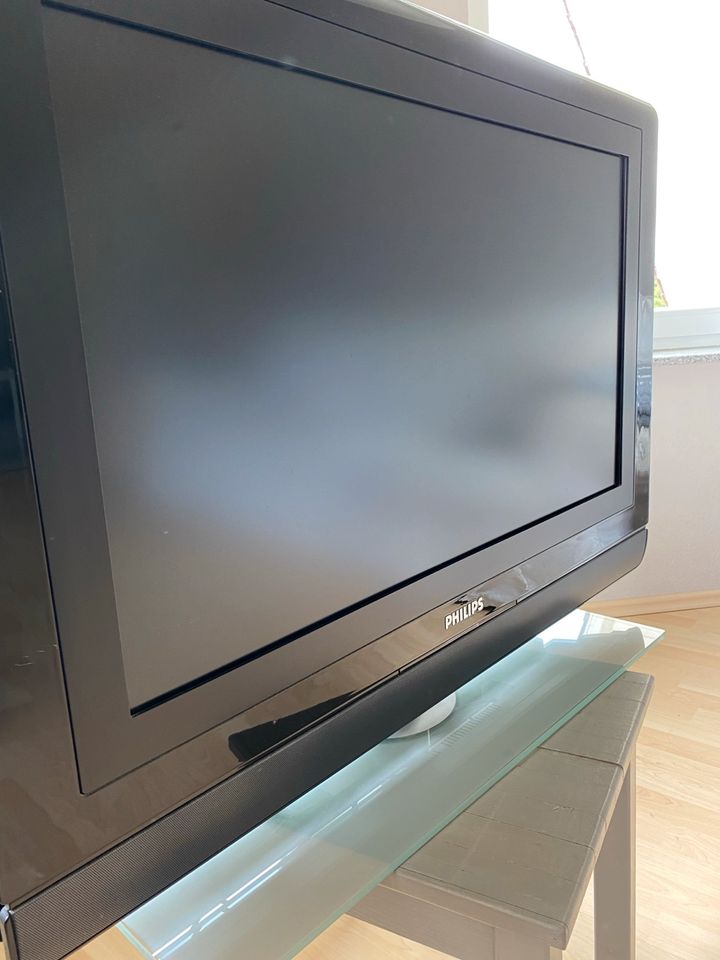 Philips LCD Fernseher  32 Zoll in Solms