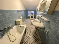 Badezimmer (Waschbecken/Spiegel/Handtuchhalter) zu verschenken Nordrhein-Westfalen - Geldern Vorschau