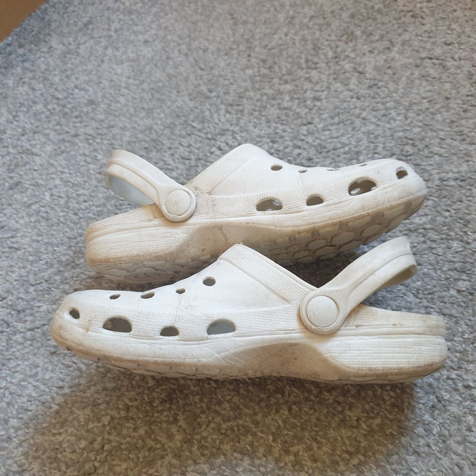 weiße Clogs für Kinder, Gartenschuhe, Gr. 31 in Rangsdorf