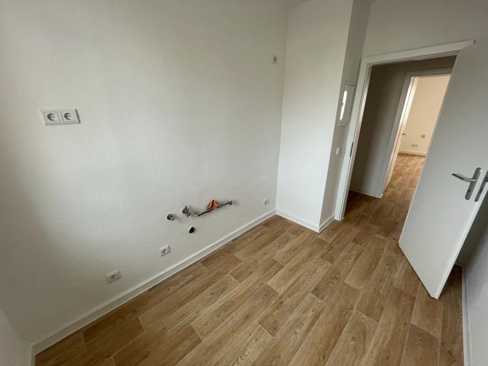 Neues frisch saniertes Zuhause mit Balkon und neuem Duschbad im EG in Merseburg