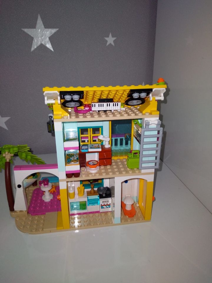 Lego Friends Strandhaus mit Tretboot 41428 in Paderborn