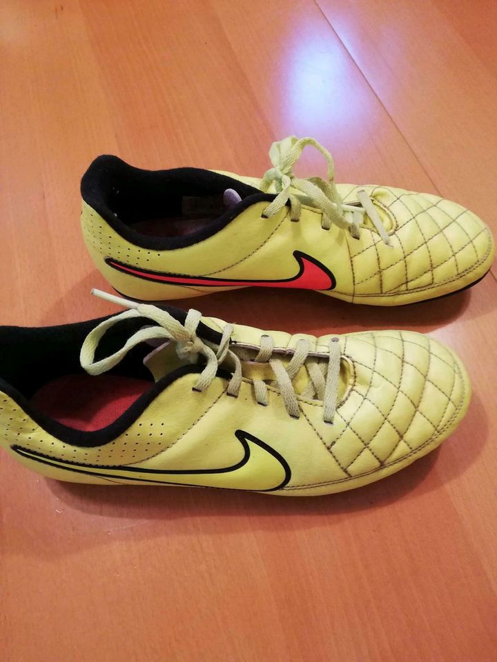 Fußballschuhe  Nike Tiempo Größe 37,5 in Jüchen