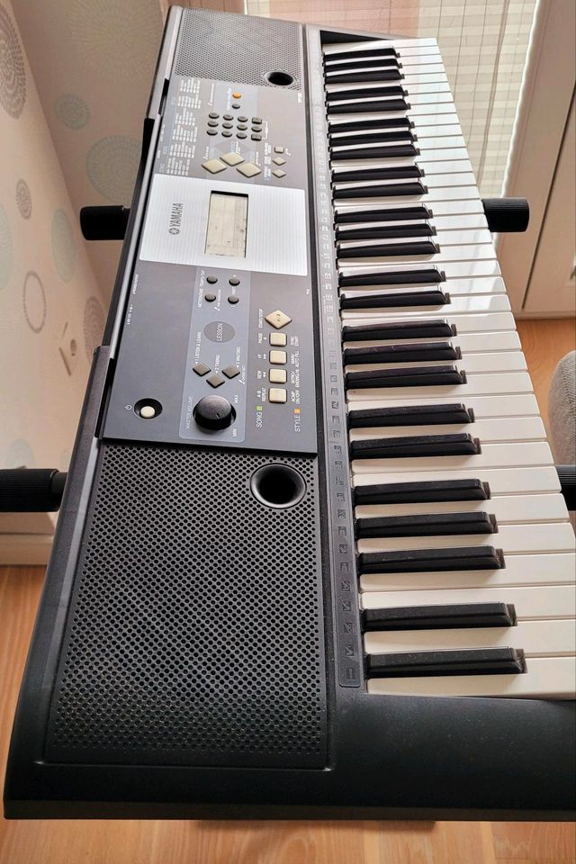 Keyboard der Marke Yamaha Typ YPT-230 in Lübeck