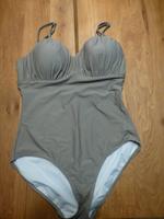 Badeanzug, kaki, gr. 36/38 bonpricx selektion Neuhausen-Nymphenburg - Neuhausen Vorschau