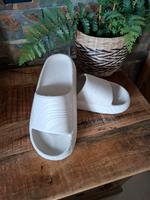 Schlappen Badelatschen Creme beige neu Nordrhein-Westfalen - Dinslaken Vorschau