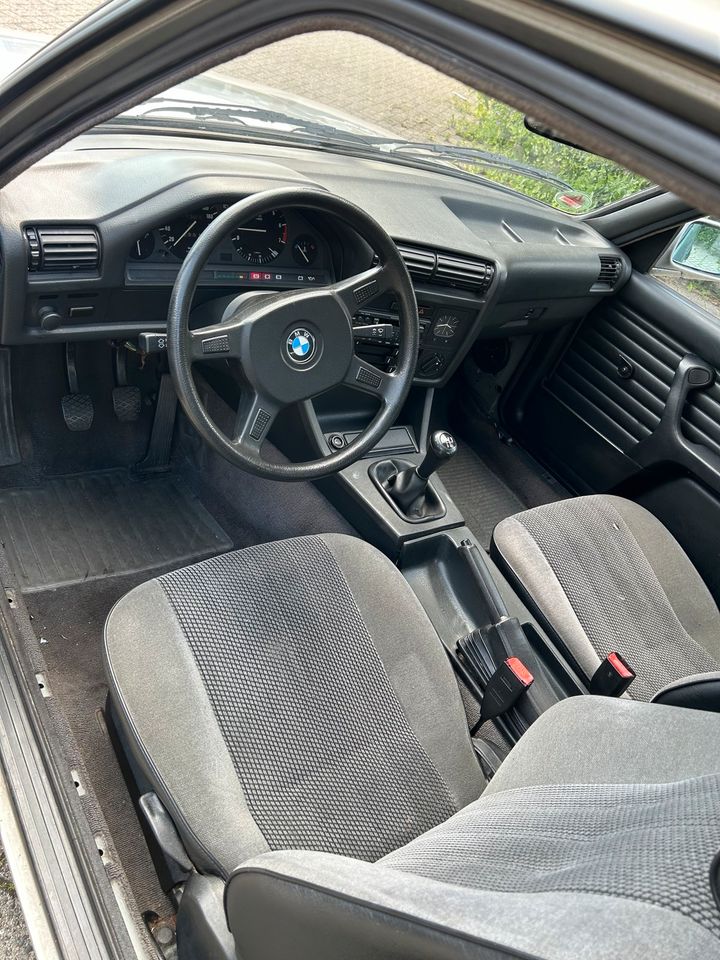 BMW E30 316i TÜV 09/25 in Viersen