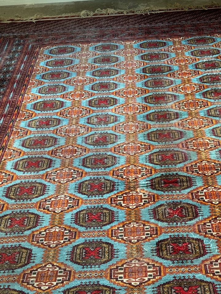 Großer dünner orientalischer Teppich Perser antik Retro Vintage in Berlin