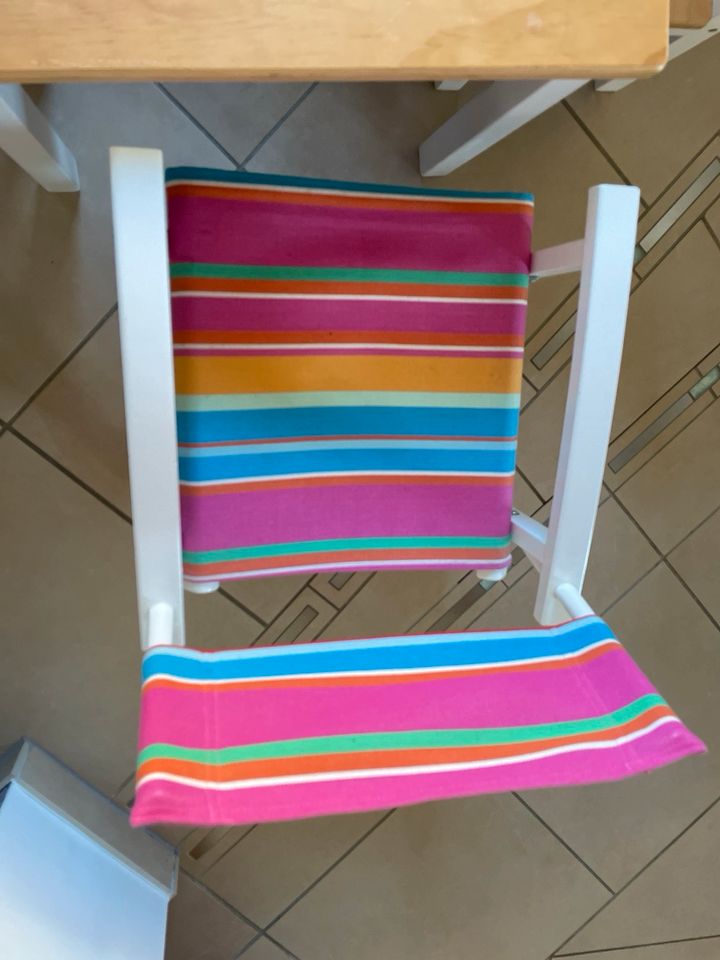 Kindertisch mit Stühlen in Teuchern
