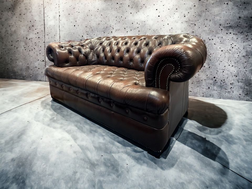 Vintage 2 Sitzer Chesterfield Ledersofa 170cm in Düsseldorf