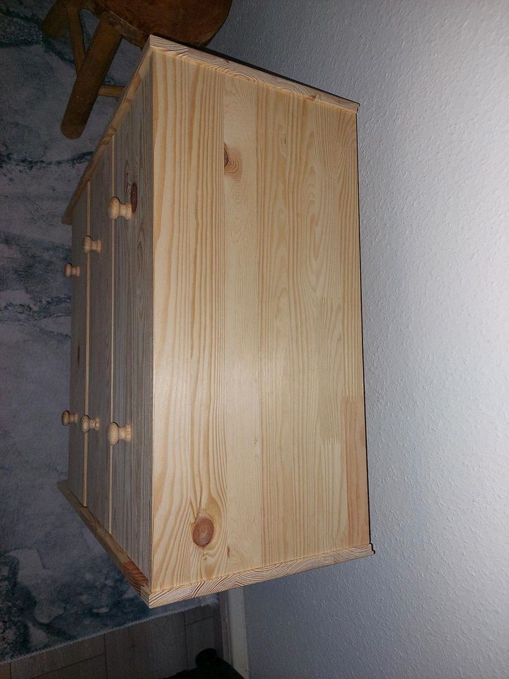 Kommode mit 3 Schubladen, Kiefer, 62x70 cm Ikea. Bis 23.04. in Köln
