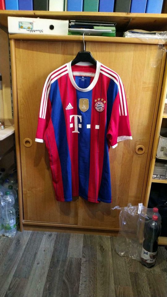 Sammlung Bayern Trikot Originalware in Neunburg