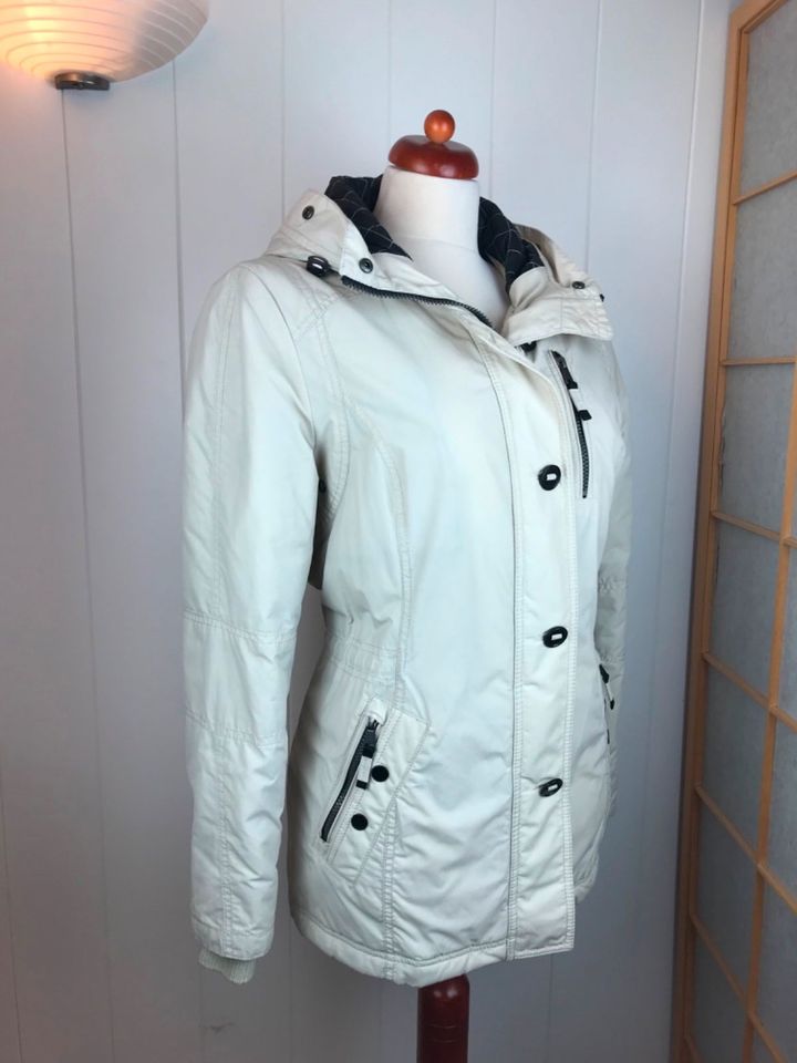 Madeleine super schöne helle Winterjacke Gr. 40/42 (L/XL) in Berlin