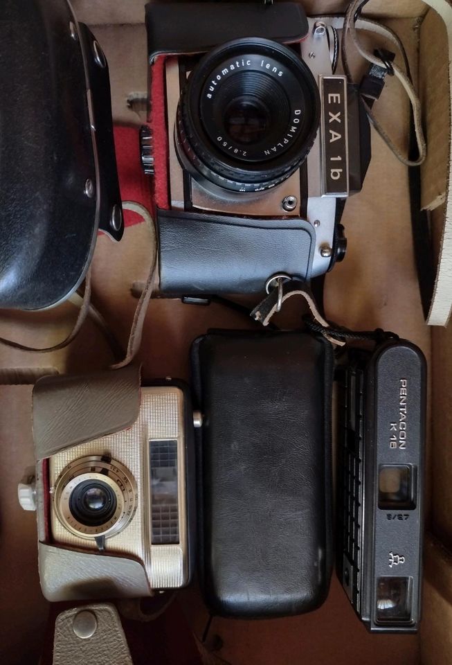 4x alte Fotoapparate mit Taschen in Lutherstadt Wittenberg