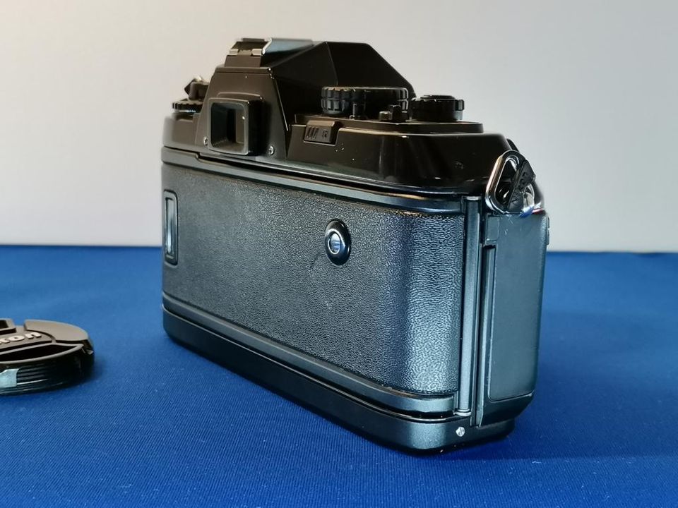 Spiegelreflexkamera NIKON F - 501 mit 50 mm 1 : 1.8 AF D Nikkor in Grevenbroich