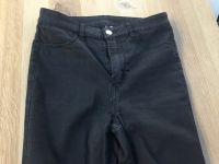 Schwarze Jeans Hose H&M gr 38 Hessen - Ehringshausen Vorschau