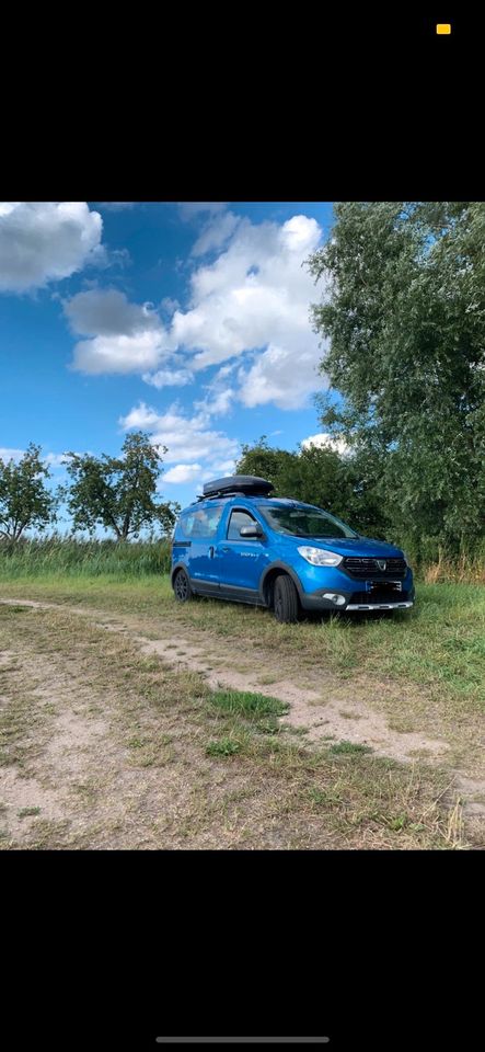 Dacia Dokker Stepway Pro mit Camping Zubehör (Mini Camper) in Tübingen