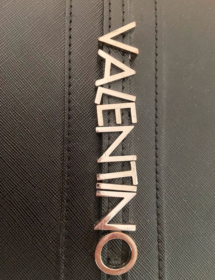 Tasche Valentino NEU mit Etikett schwarz rund in Eschweiler