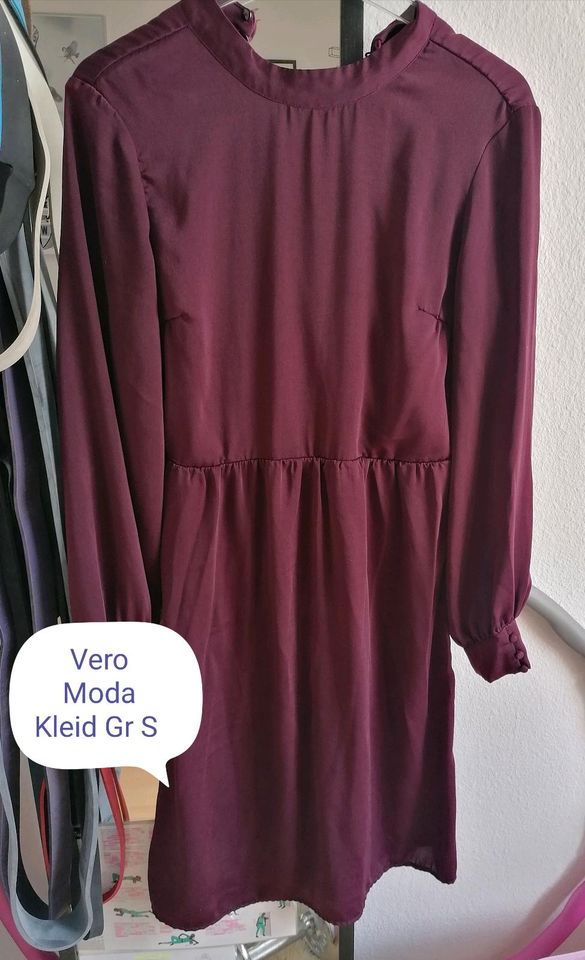 Versch. Kleider h&M Zara Vero Moda Gr S M in Düsseldorf
