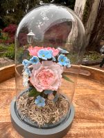 Blumenstrauß aus Fimo/Keramikfloristi in einer Glocke /Handarbeit Nordrhein-Westfalen - Bad Salzuflen Vorschau