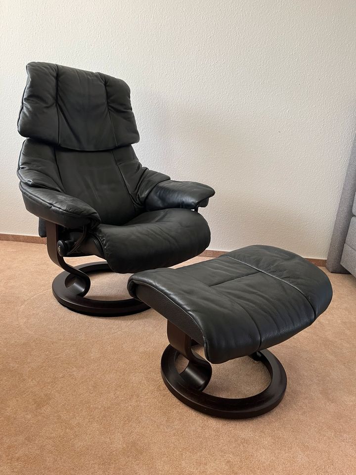 Original Stressless Sessel mit Hocker in Geisenheim