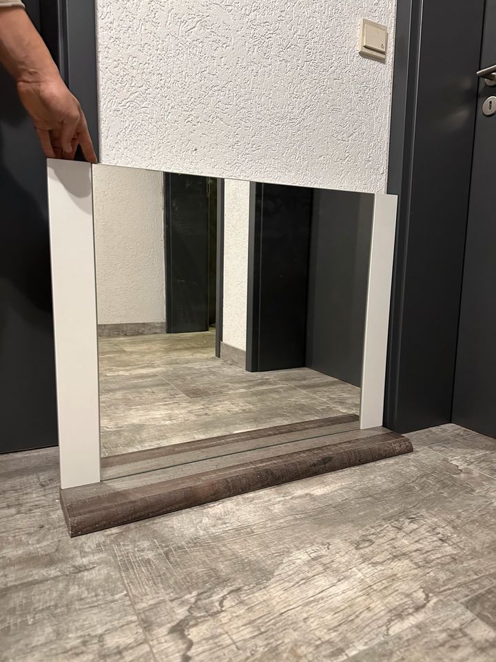 Neuer Wandapiegel Spiegel mit Verpackung 90 х 70 cm in Leipzig